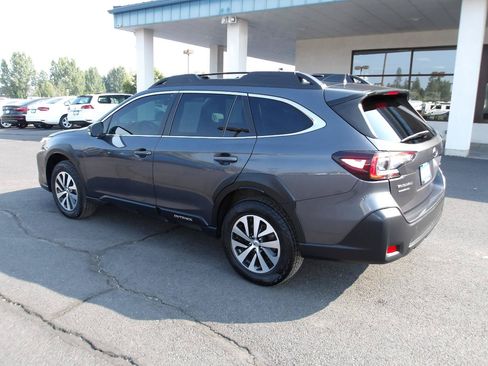 Used 2023 Subaru Outback Premium AWD/4WD image 3