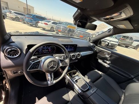 Used 2024 Mercedes-Benz GLB 250 4MATIC image 11