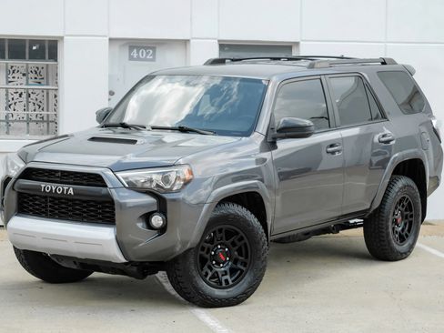Used 2018 Toyota 4Runner TRD Off-Road Premium AWD/4WD image 4