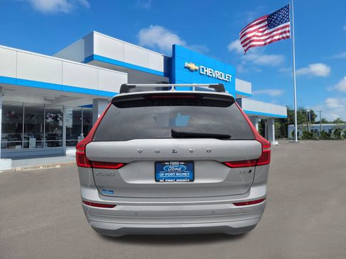 Used 2022 Volvo XC60 B5 Momentum w/ Climate Package image 5