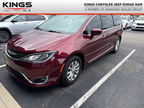 Used 2018 Chrysler Pacifica Touring-L Plus FWD image 1