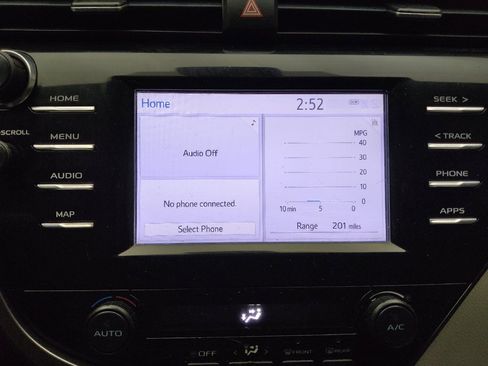 Used 2019 Toyota Camry SE image 25