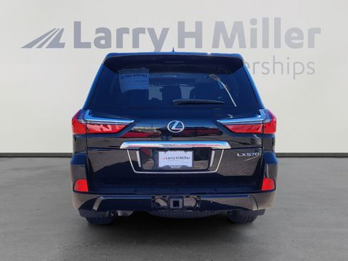 Used 2019 Lexus LX 570 4WD w/ Luxury Package image 4