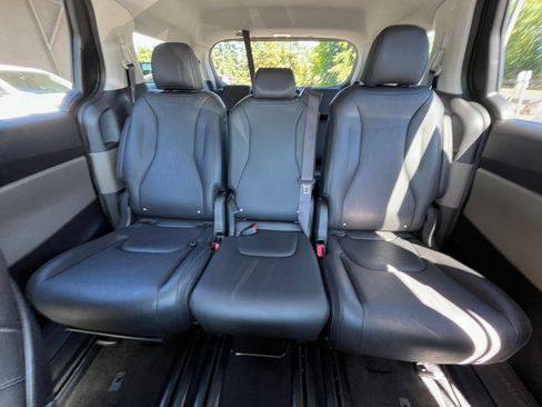 Used 2026 Kia Carnival FWD image 36