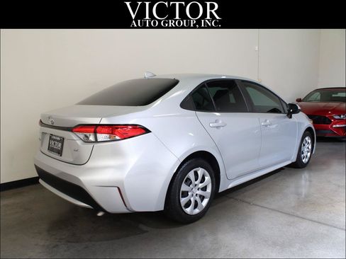 Used 2020 Toyota Corolla LE FWD image 11