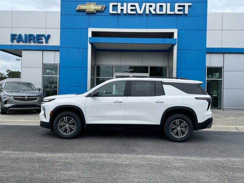 New 2026 Chevrolet Traverse LT w/ Driver Confidence Package FWD image 2