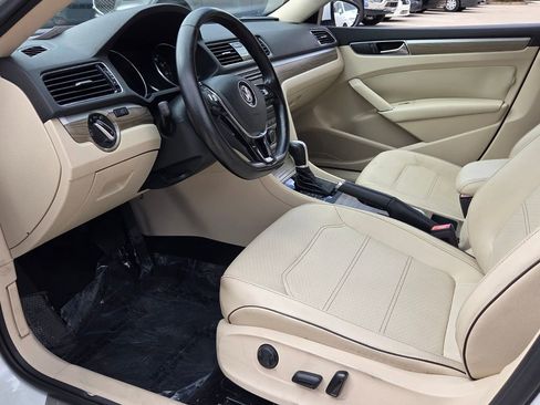 Used 2018 Volkswagen Passat 2.0T SE image 11