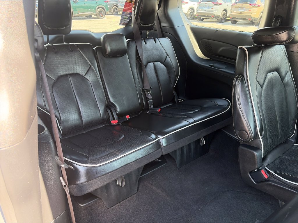 Used 2025 Chrysler Pacifica Limited FWD image 44