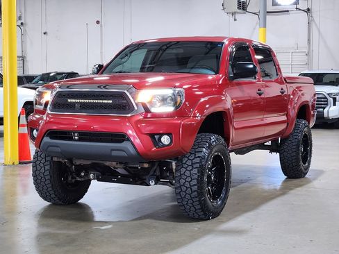 Used 2015 Toyota Tacoma 4x4 Double Cab w/ TRD Off-Road Package image 4