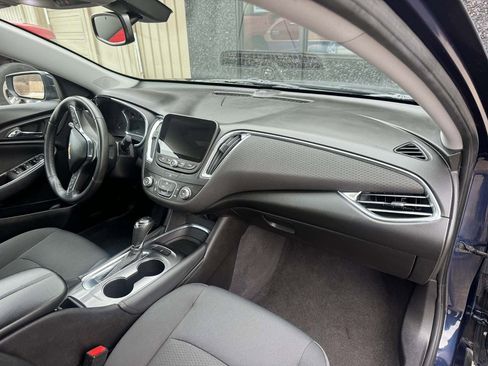 Used 2017 Chevrolet Malibu LT image 27