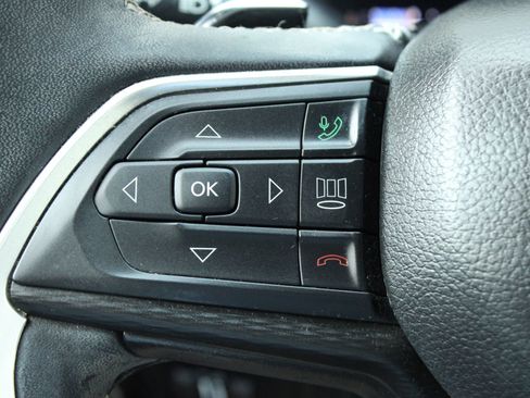 Used 2023 Jeep Grand Cherokee Altitude AWD/4WD image 33
