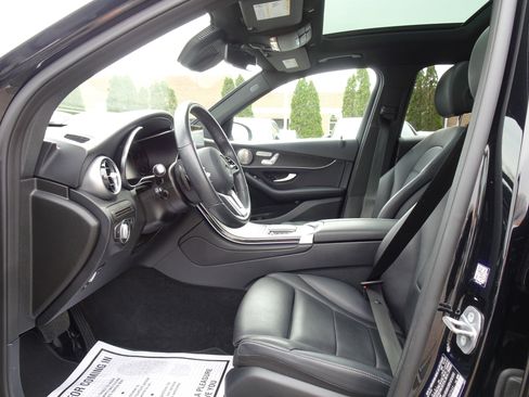 Used 2021 Mercedes-Benz GLC 300 4MATIC image 9