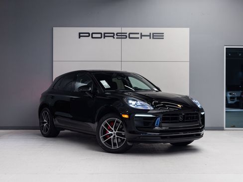 Certified 2023 Porsche Macan S AWD/4WD image 9