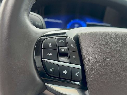 Used 2023 Ford Explorer Platinum w/ Technology Package image 18