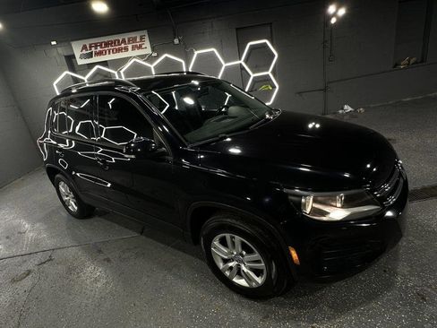 Used 2017 Volkswagen Tiguan S image 9