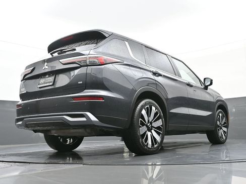 Used 2025 Mitsubishi Outlander SE image 45