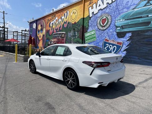 Used 2023 Toyota Camry SE FWD image 3