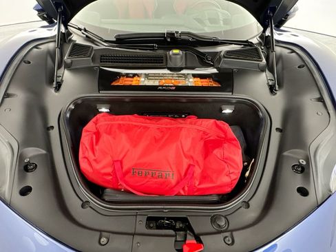 Used 2023 Ferrari SF90 Spider image 28