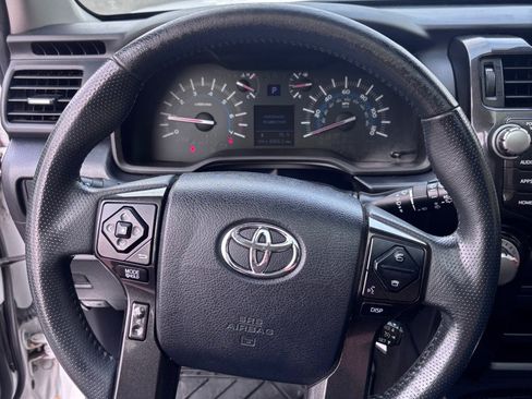 Used 2018 Toyota 4Runner SR5 AWD/4WD image 17
