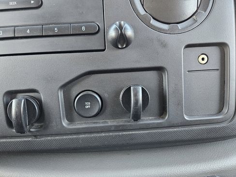 Used 2014 Ford E-250 and Econoline 250 w/ Power Group image 38