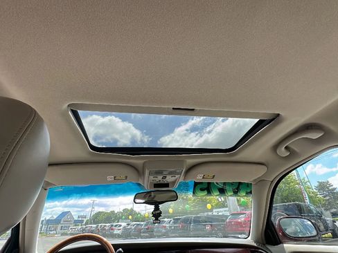 Used 2004 Lincoln Town Car Ultimate image 12