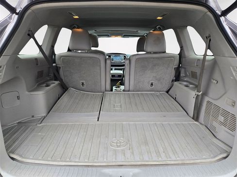 Used 2016 Toyota Highlander XLE image 6