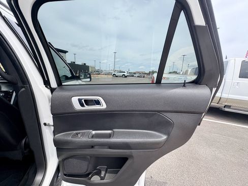 Used 2015 Ford Explorer XLT w/ Equipment Group 202A AWD/4WD image 34