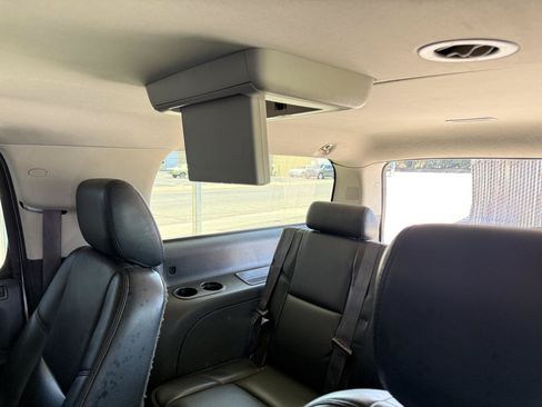 Used 2014 Chevrolet Suburban LTZ RWD image 16