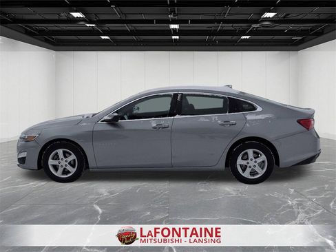 Used 2024 Chevrolet Malibu LT image 2