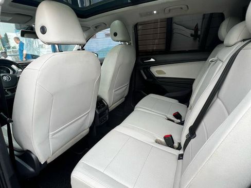 Used 2019 Volkswagen Tiguan SE w/ Panoramic Sunroof Package AWD/4WD image 7