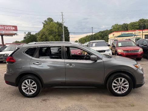 Used 2017 Nissan Rogue SV FWD image 5