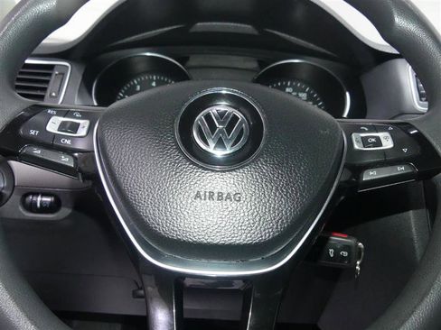 Used 2017 Volkswagen Jetta S image 27