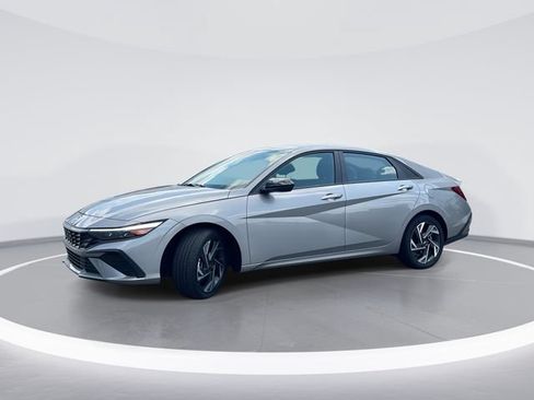 Certified 2025 Hyundai Elantra Sport FWD image 1