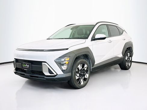 Used 2025 Hyundai Kona SEL image 3