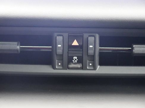 Certified 2025 Porsche Macan 4S Electric AWD/4WD image 36