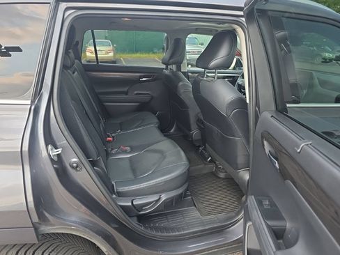 Used 2021 Toyota Highlander Limited AWD/4WD image 11
