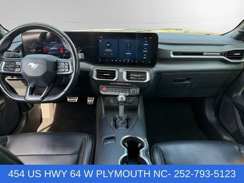 Used 2025 Ford Mustang Premium RWD image 10