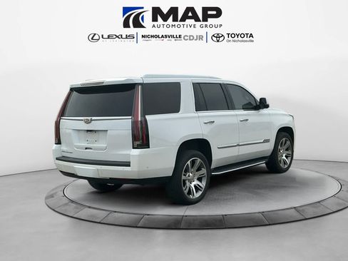 Used 2017 Cadillac Escalade Premium Luxury AWD/4WD image 5