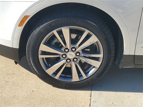 Used 2025 Cadillac XT5 Premium Luxury image 11