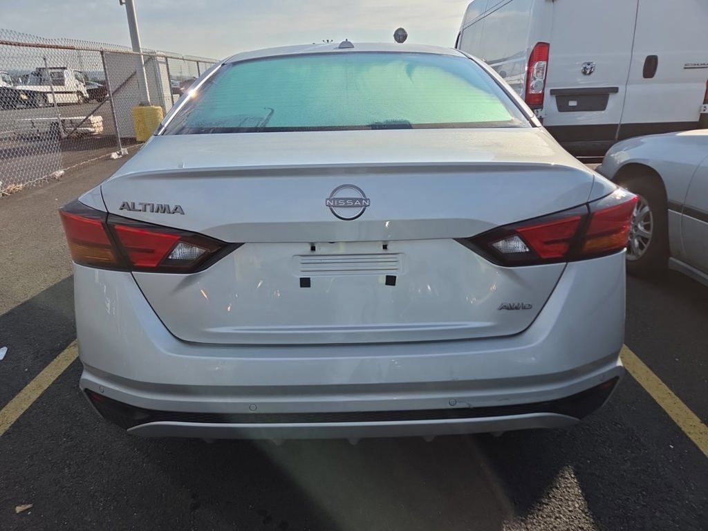 Used 2025 Nissan Altima 2.5 SV AWD/4WD image 2