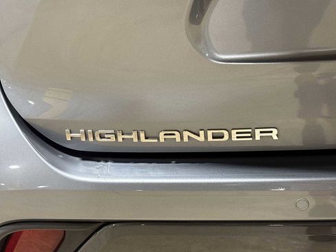 Used 2023 Toyota Highlander Limited AWD/4WD image 28