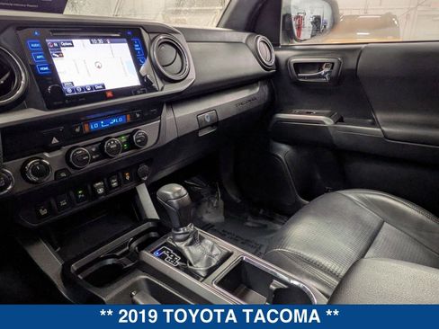 Used 2019 Toyota Tacoma TRD Off-Road image 32