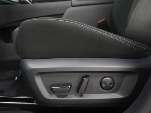 Used 2025 Nissan Rogue SV AWD/4WD image 25