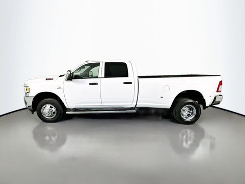 Used 2024 RAM 3500 Tradesman w/ Chrome Appearance Group AWD/4WD image 4