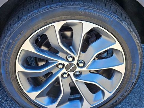 Used 2021 Lincoln Nautilus Reserve image 12