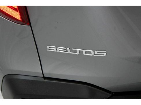 Used 2024 Kia Seltos EX image 50