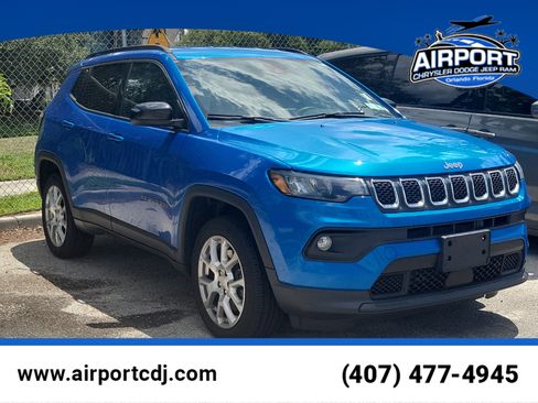 Used 2023 Jeep Compass Latitude AWD/4WD image 1