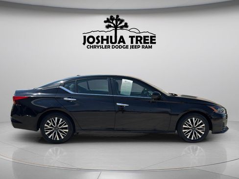 Used 2023 Nissan Altima 2.5 SV FWD image 8