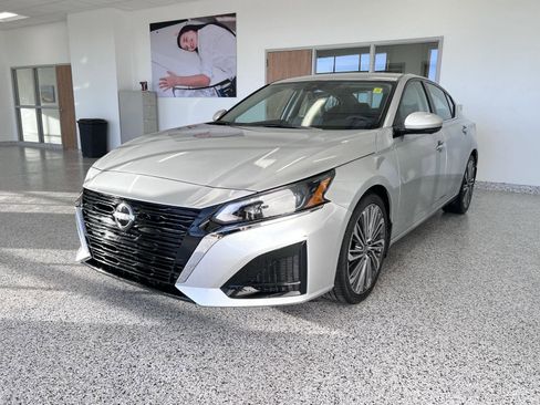 Used 2023 Nissan Altima 2.5 SL image 3