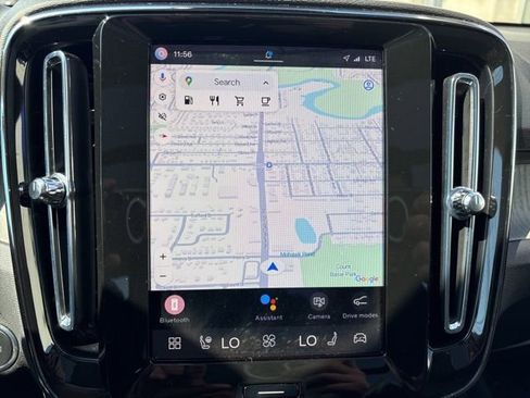 Used 2025 Volvo XC40 B5 Plus image 20